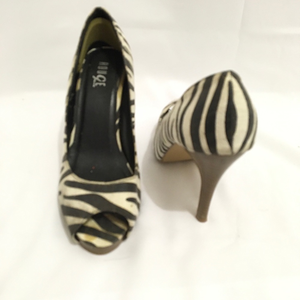 Shoe - Picture 3 of 3